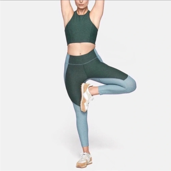 OUTDOOR VOICES Two Toned 3/4 Length Leggings - Picture 2 of 10